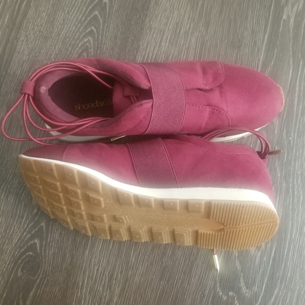 Womens Shoe Dazzle Sneakers